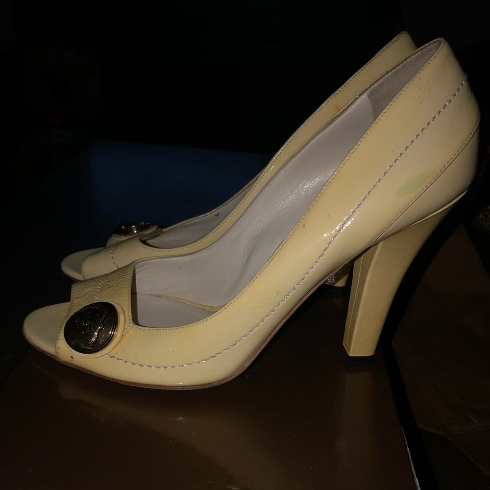 Women Cream Patton leather Gucci open toe heels